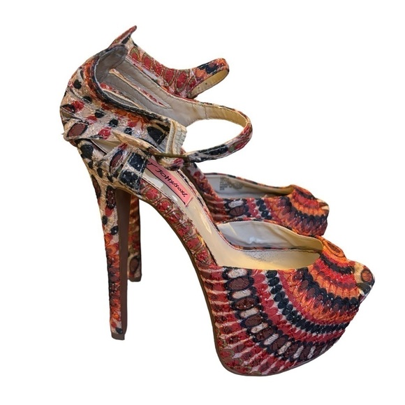 Betsey Johnson Bandit Swirl Multi-Color Platform 6” Stiletto Peep Toe Heels Sz 6 - Picture 7 of 11